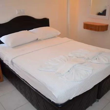 Mitos & Hotel 2*