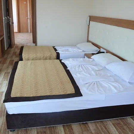 Mitos & Hotel 2*